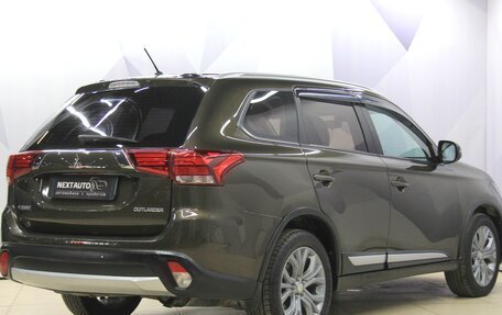 Mitsubishi Outlander III рестайлинг 3, 2015 год, 1 399 000 рублей, 5 фотография