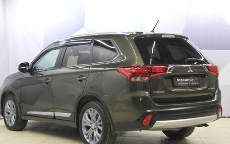 Mitsubishi Outlander III рестайлинг 3, 2015 год, 1 399 000 рублей, 3 фотография