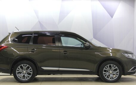 Mitsubishi Outlander III рестайлинг 3, 2015 год, 1 399 000 рублей, 6 фотография