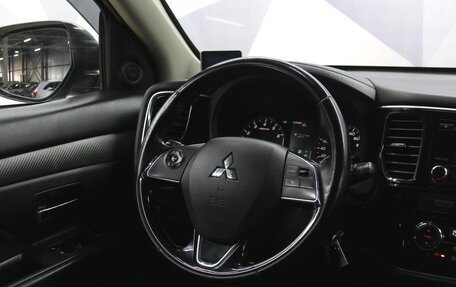 Mitsubishi Outlander III рестайлинг 3, 2015 год, 1 399 000 рублей, 16 фотография