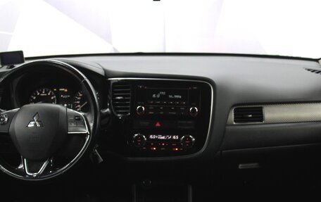 Mitsubishi Outlander III рестайлинг 3, 2015 год, 1 399 000 рублей, 11 фотография