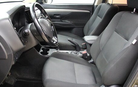 Mitsubishi Outlander III рестайлинг 3, 2015 год, 1 399 000 рублей, 10 фотография