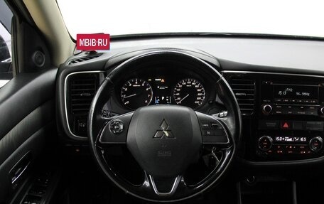 Mitsubishi Outlander III рестайлинг 3, 2015 год, 1 399 000 рублей, 13 фотография
