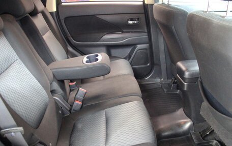Mitsubishi Outlander III рестайлинг 3, 2015 год, 1 399 000 рублей, 23 фотография