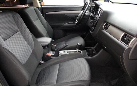 Mitsubishi Outlander III рестайлинг 3, 2015 год, 1 399 000 рублей, 25 фотография