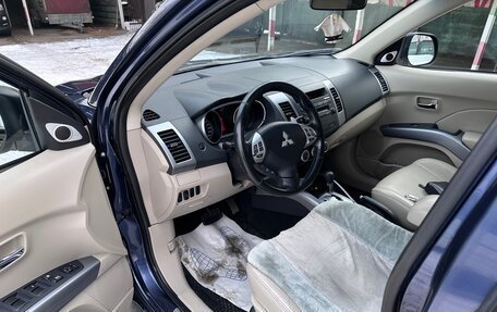 Mitsubishi Outlander III рестайлинг 3, 2008 год, 1 200 000 рублей, 13 фотография