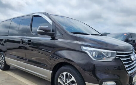 Hyundai Grand Starex Grand Starex I рестайлинг 2, 2020 год, 1 930 000 рублей, 3 фотография