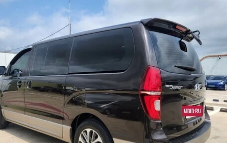Hyundai Grand Starex Grand Starex I рестайлинг 2, 2020 год, 1 930 000 рублей, 4 фотография