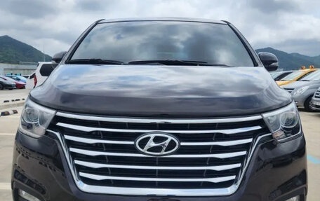 Hyundai Grand Starex Grand Starex I рестайлинг 2, 2020 год, 1 930 000 рублей, 2 фотография