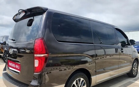 Hyundai Grand Starex Grand Starex I рестайлинг 2, 2020 год, 1 930 000 рублей, 6 фотография