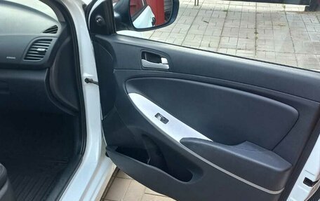 Hyundai Solaris II рестайлинг, 2012 год, 650 000 рублей, 17 фотография