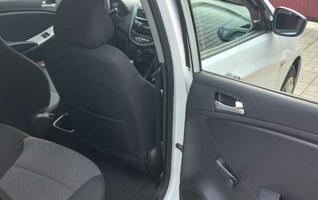 Hyundai Solaris II рестайлинг, 2012 год, 650 000 рублей, 16 фотография