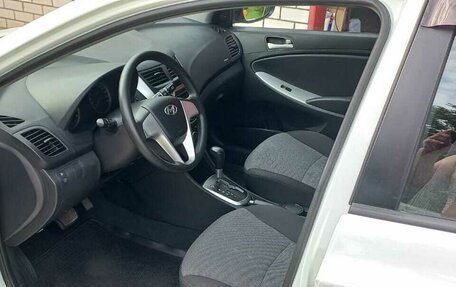 Hyundai Solaris II рестайлинг, 2012 год, 650 000 рублей, 14 фотография
