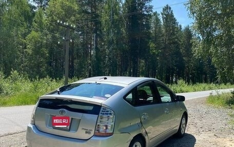 Toyota Prius, 2006 год, 550 000 рублей, 7 фотография
