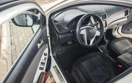 Hyundai Solaris II рестайлинг, 2011 год, 700 000 рублей, 4 фотография