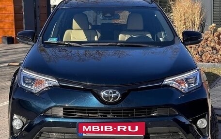 Toyota RAV4, 2018 год, 1 800 000 рублей, 2 фотография