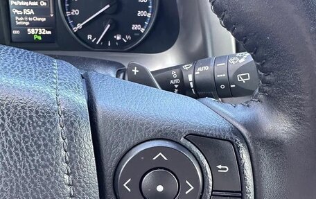 Toyota RAV4, 2018 год, 1 800 000 рублей, 10 фотография