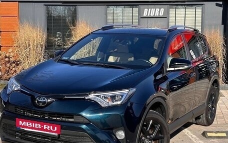 Toyota RAV4, 2018 год, 1 800 000 рублей, 3 фотография