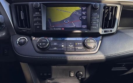 Toyota RAV4, 2018 год, 1 800 000 рублей, 32 фотография