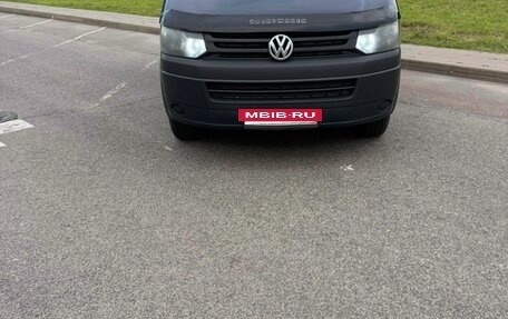 Volkswagen Transporter T5 рестайлинг, 2013 год, 2 800 000 рублей, 2 фотография