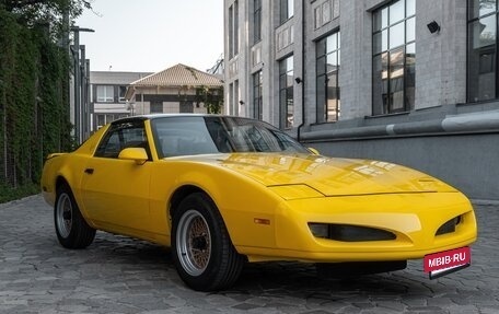 Pontiac Firebird III, 1991 год, 1 650 000 рублей, 2 фотография