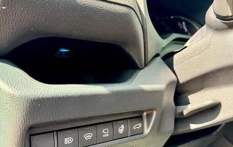 Toyota RAV4, 2020 год, 3 850 000 рублей, 9 фотография