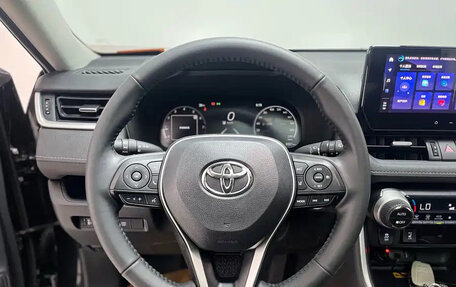 Toyota RAV4, 2024 год, 3 000 000 рублей, 21 фотография