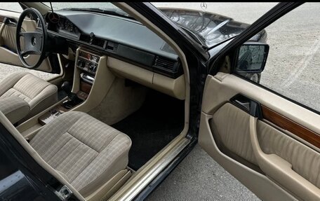 Mercedes-Benz E-Класс, 1992 год, 400 000 рублей, 8 фотография