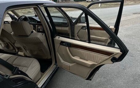 Mercedes-Benz E-Класс, 1992 год, 400 000 рублей, 7 фотография