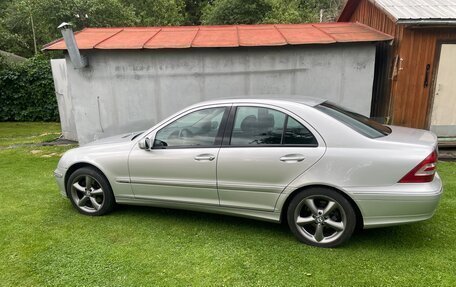 Mercedes-Benz C-Класс, 2005 год, 1 100 000 рублей, 3 фотография