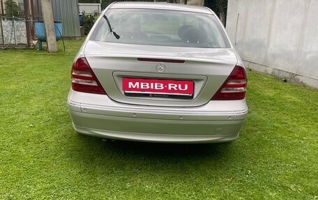 Mercedes-Benz C-Класс, 2005 год, 1 100 000 рублей, 2 фотография