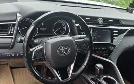 Toyota Camry, 2019 год, 2 600 000 рублей, 4 фотография