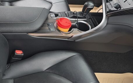 Toyota Camry, 2019 год, 2 600 000 рублей, 20 фотография