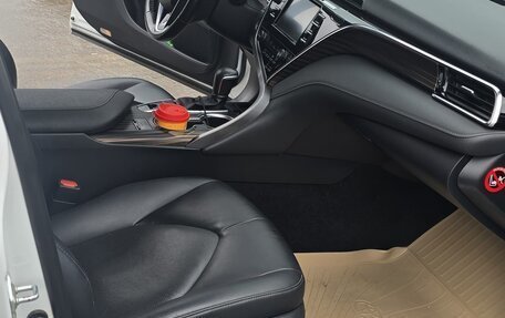 Toyota Camry, 2019 год, 2 600 000 рублей, 17 фотография