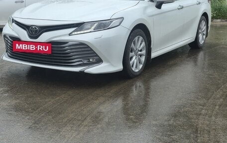 Toyota Camry, 2019 год, 2 600 000 рублей, 18 фотография