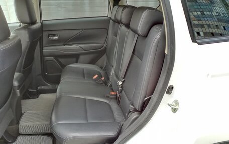 Mitsubishi Outlander III рестайлинг 3, 2018 год, 1 799 000 рублей, 11 фотография