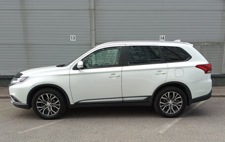 Mitsubishi Outlander III рестайлинг 3, 2018 год, 1 799 000 рублей, 8 фотография