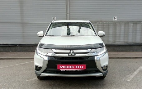 Mitsubishi Outlander III рестайлинг 3, 2018 год, 1 799 000 рублей, 2 фотография