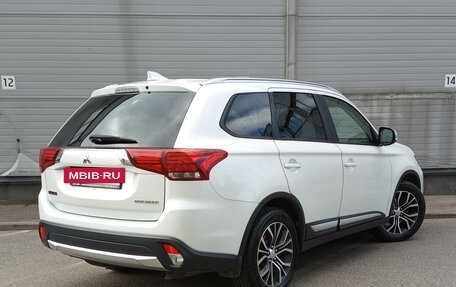 Mitsubishi Outlander III рестайлинг 3, 2018 год, 1 799 000 рублей, 5 фотография