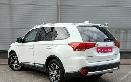 Mitsubishi Outlander III рестайлинг 3, 2018 год, 1 799 000 рублей, 7 фотография