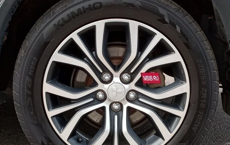 Mitsubishi Outlander III рестайлинг 3, 2018 год, 1 799 000 рублей, 18 фотография