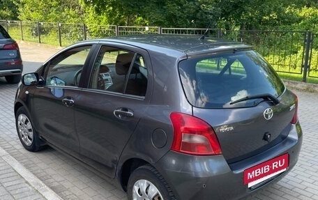 Toyota Yaris III рестайлинг, 2007 год, 510 000 рублей, 3 фотография