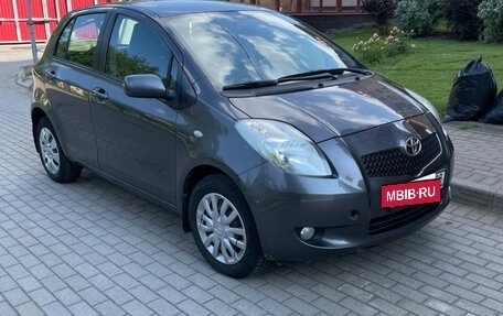 Toyota Yaris III рестайлинг, 2007 год, 510 000 рублей, 2 фотография
