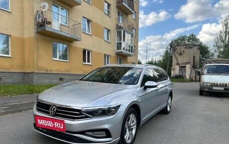 Volkswagen Passat B8 рестайлинг, 2019 год, 1 910 000 рублей, 3 фотография