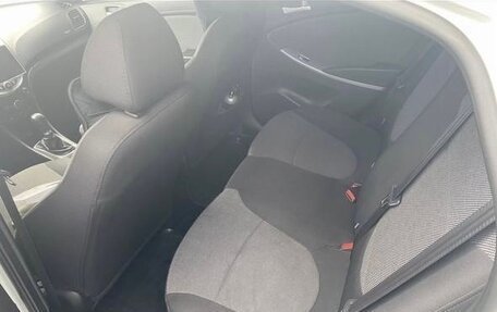 Hyundai Solaris II рестайлинг, 2011 год, 730 000 рублей, 10 фотография