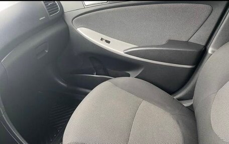 Hyundai Solaris II рестайлинг, 2011 год, 730 000 рублей, 11 фотография