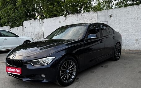 BMW 3 серия, 2015 год, 1 600 000 рублей, 3 фотография