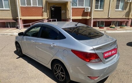 Hyundai Solaris II рестайлинг, 2011 год, 685 000 рублей, 5 фотография