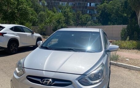 Hyundai Solaris II рестайлинг, 2011 год, 685 000 рублей, 2 фотография