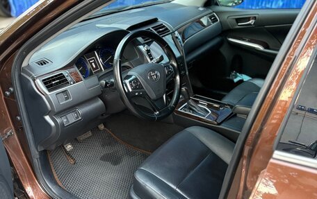 Toyota Camry, 2017 год, 1 990 000 рублей, 6 фотография
